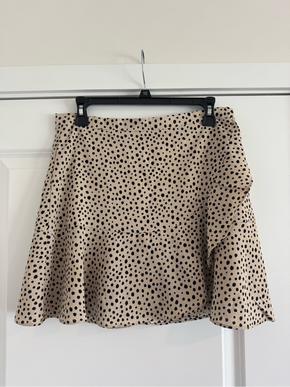 Francesca’s Mini Skirt Mi Ami Beige with Black Polka Dots Ruffled Hem